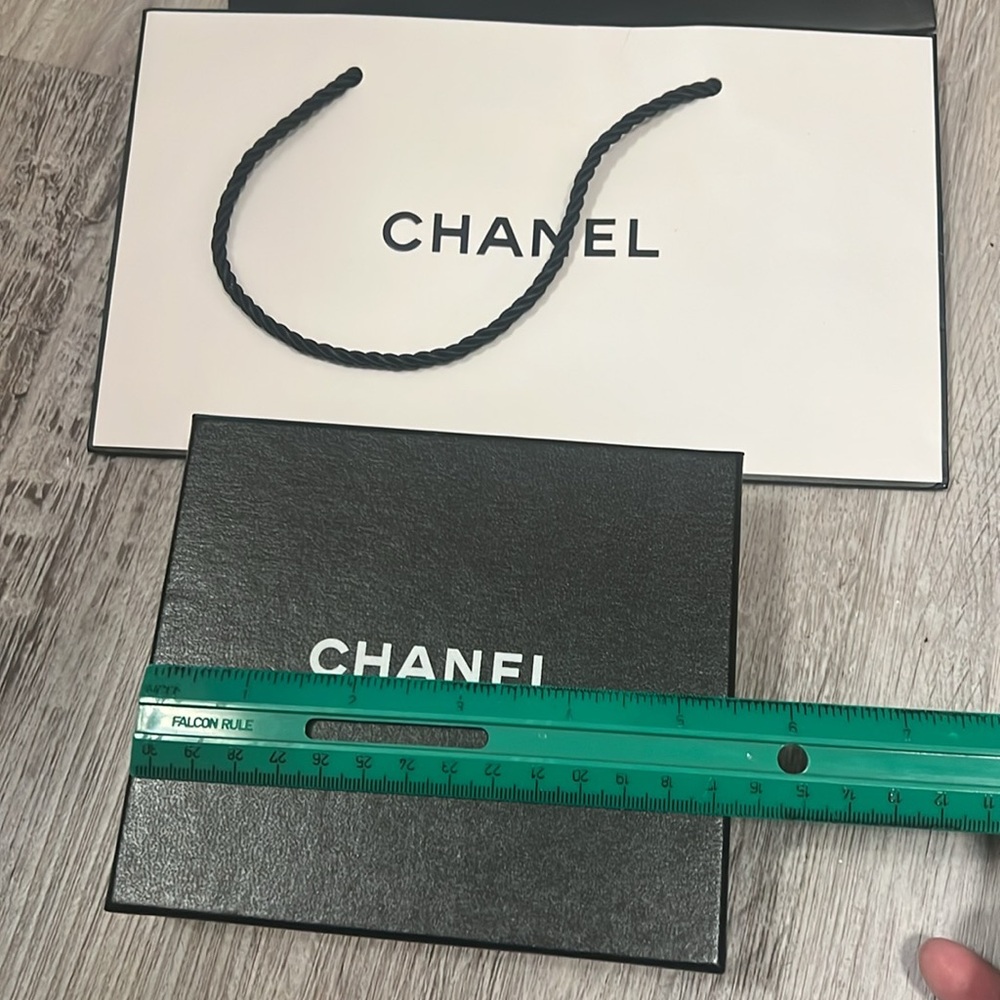 Bundle of 3 Chanel bags and box - Picture 3 of 6